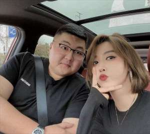 给小孩洗走光-网红聂小雨做空中瑜伽，意外走光后打码处理，网友：多此一举