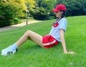 大胆熟女自拍-沈梦辰秋日自拍太吸睛，露性感双肩和锁骨，网友：真羡慕海涛