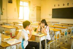 小姐妹出轨-故事：我和闺蜜十数年友情，可她婚内出轨这事，是我揭露的