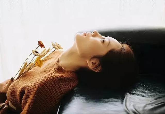 两性关系中,除了生理需要,男人更想要得到女人这3样东西