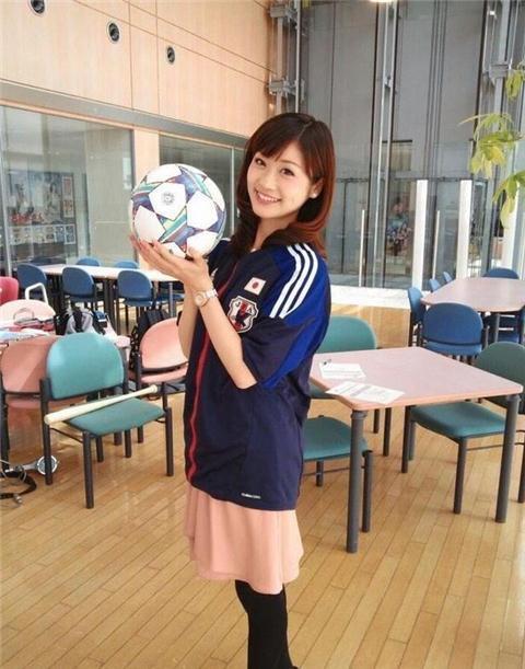 日本女主播疑故意走光被炮轰：体育节目要沦为成人片