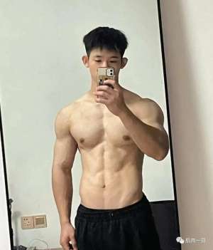 男学生自拍-肌肉小直男半裸自拍，这是免费就能看的么