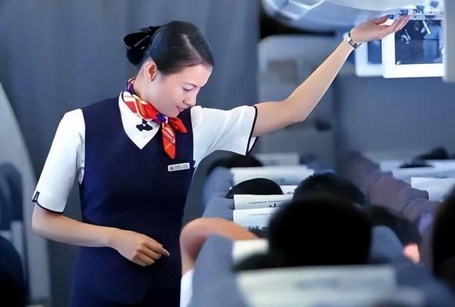 南航空姐“内衣门”事件曝光:空姐纵欲的人生,揭露了背后产业链