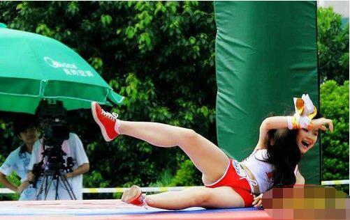 美女来闯关，只能说，这摄影师太专业了
