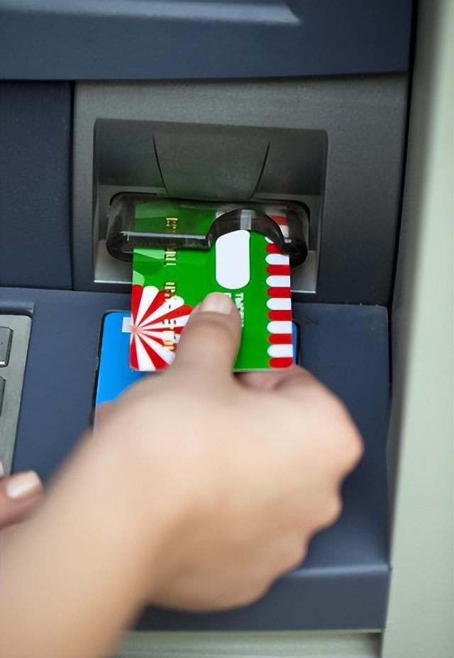 南航空姐“内衣门”事件曝光:空姐纵欲的人生,揭露了背后产业链