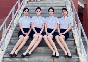 学生妹自拍吧-美女大学生晒校内艺术照，身材出众，笑容甜美，满屏大长腿