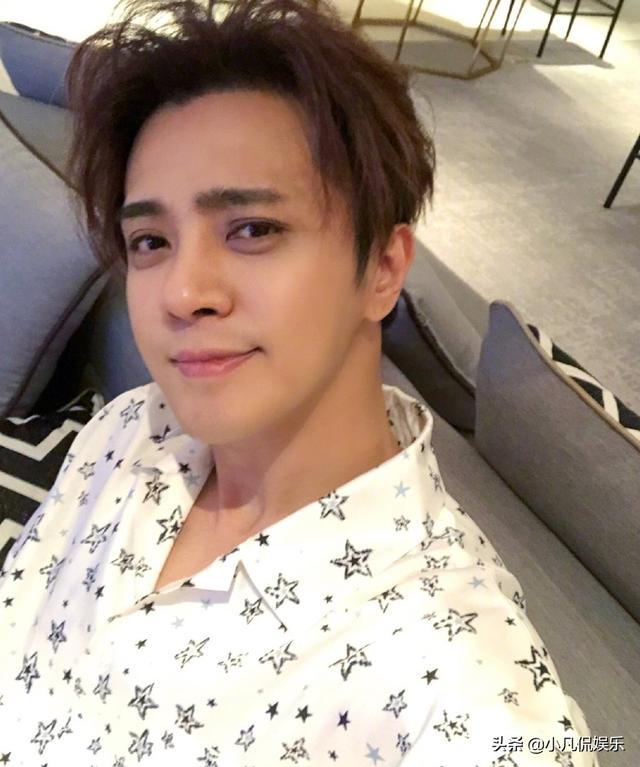 罗志祥晒自拍照了！这“黑眼圈”太迷人了