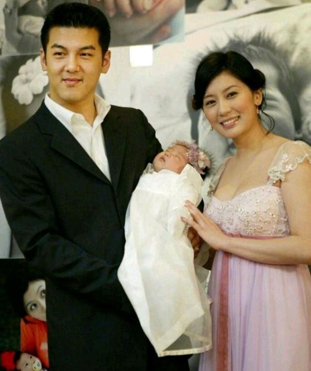 48岁贾静雯得急病后续！化妆后出镜依然憔悴，脸色难看黑眼圈走光