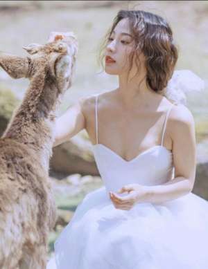 日本女生 裙 走光-震惊：日本妹妹的超短裙，春光露招色狼，无奈出事也要轻声细语？