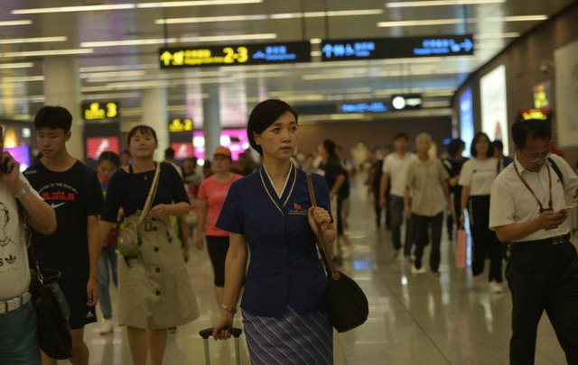 南航空姐一张不堪入目的“不雅照”曝光:女孩,你的底线在哪?