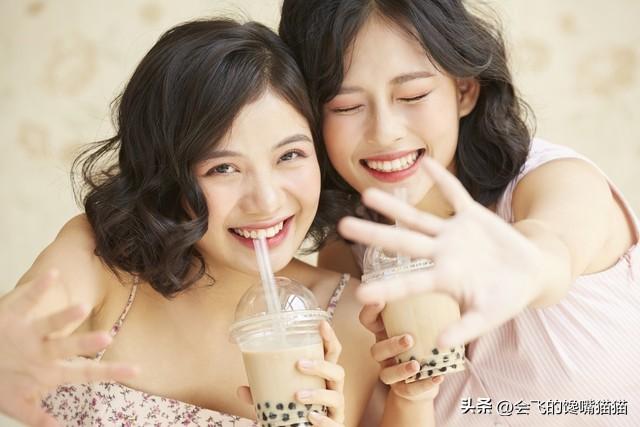 我发现闺蜜老公出轨,偶遇3次,应不应该告诉她?心里好纠结
