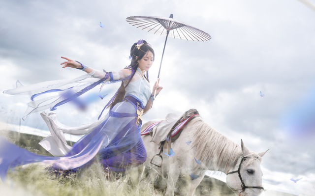 Coser为防走光有多拼?妹子骑马玩COS,安全裤穿了三层