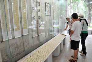 婚后出轨的男人-丈夫在深圳打工，我在厦门工作，去深圳探亲时发现丈夫有两个情人