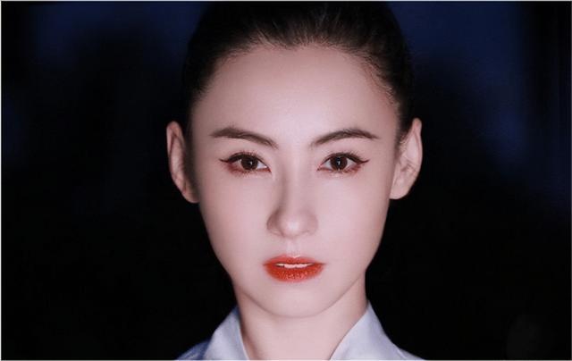 陈冠希照片事件中的女孩们,和她们背后那扇永远也关不上的“门”