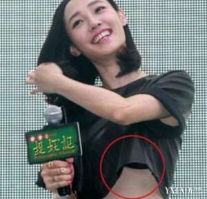 走光露出图片-白百何走光图片 抬手不经意露出黑色文胸春光乍泄
