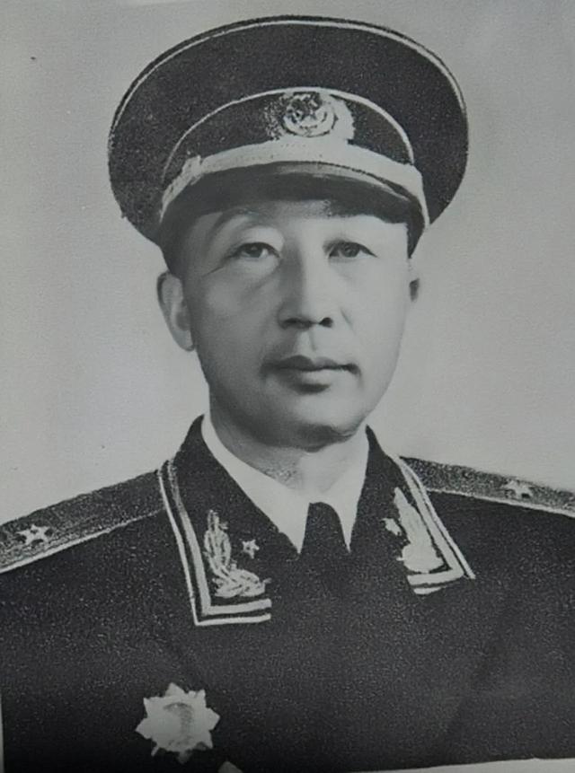 1972年,50多岁老妇到中南海申冤,毛主席怒拍桌子:把叶剑英找来