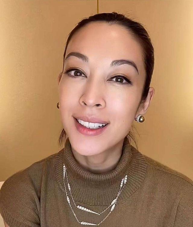 陈冠希照片事件中的女孩们,和她们背后那扇永远也关不上的“门”