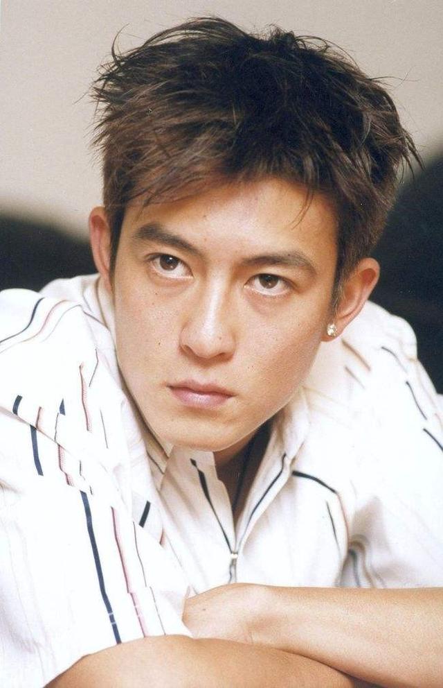 陈冠希照片事件中的女孩们,和她们背后那扇永远也关不上的“门”