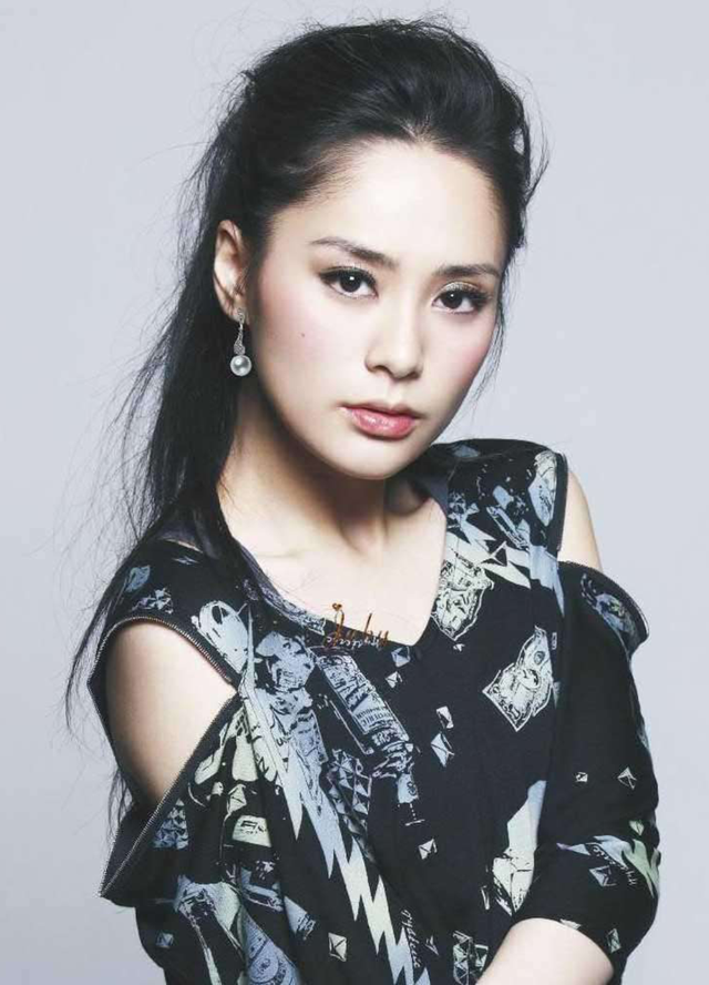 陈冠希照片事件中的女孩们,和她们背后那扇永远也关不上的“门”