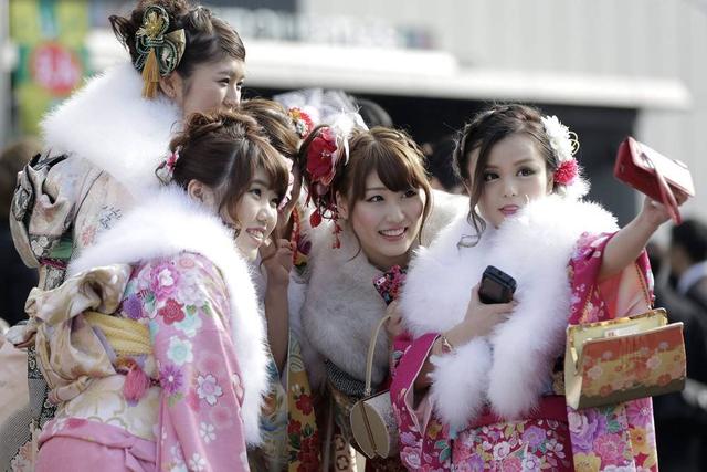 日本,16名温泉色狼组织,偷拍女人小孩30多年,涉及100个地点!