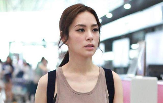 陈冠希照片事件中的女孩们,和她们背后那扇永远也关不上的“门”