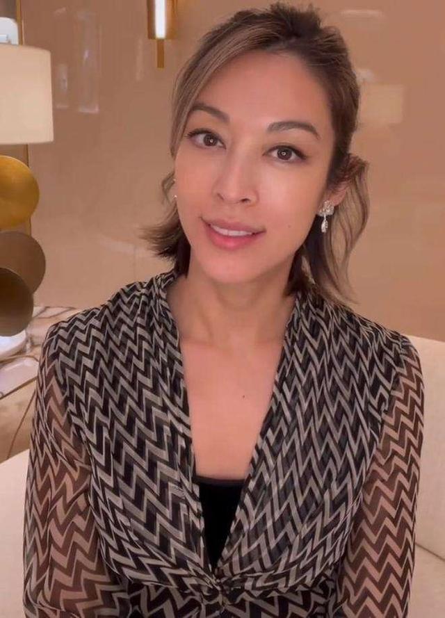 陈冠希照片事件中的女孩们,和她们背后那扇永远也关不上的“门”