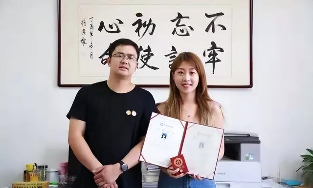 南航空姐一张不堪入目的“不雅照”曝光:女孩,你的底线在哪?