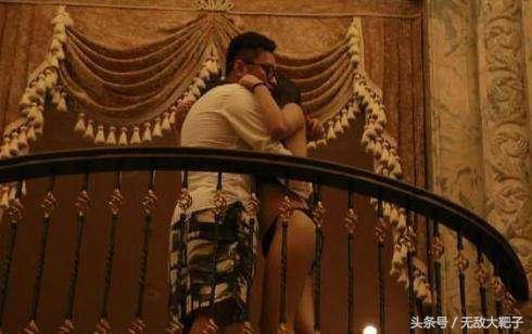 宋喆前妻用摄像头拍下的一张不雅照流出，网友：有点劲爆！