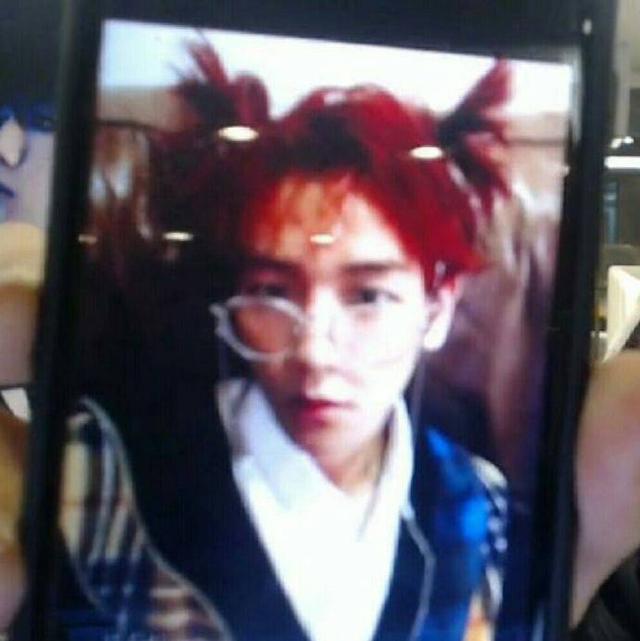 「EXO」「分享」190524 手机里是藏了多少性感美照,伯贤锁骨面膜私照放出