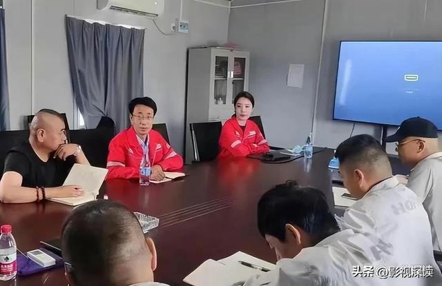 国企领导和女员工出轨,女主大量私照被扒,高奢生活让人“跪服”