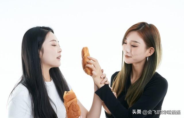 我发现闺蜜老公出轨,偶遇3次,应不应该告诉她?心里好纠结