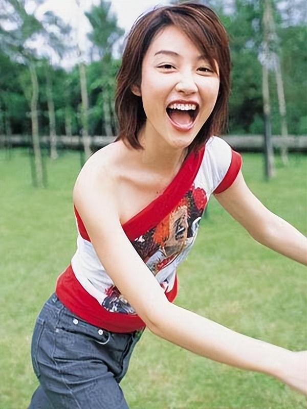 陈冠希照片事件中的女孩们,和她们背后那扇永远也关不上的“门”