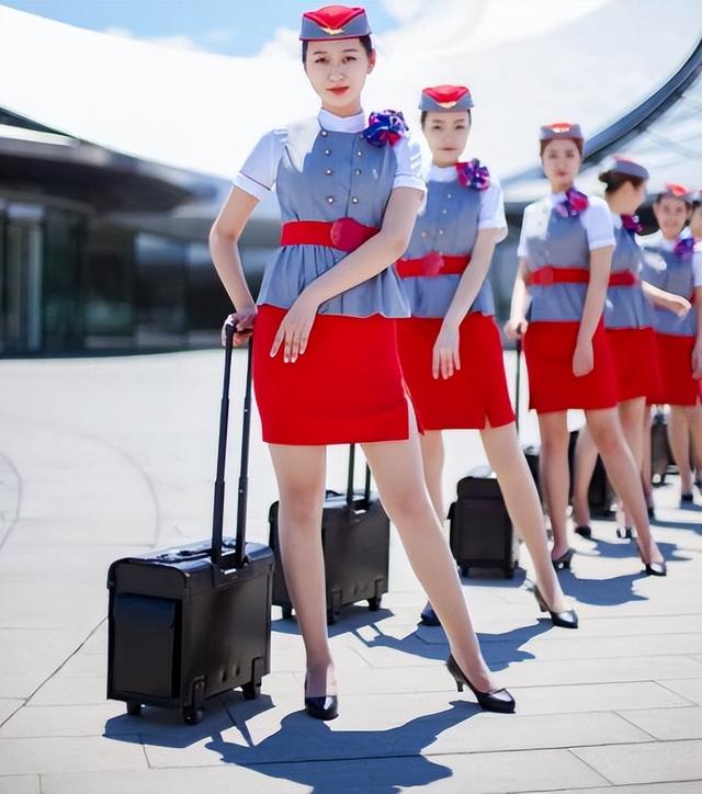 南航空姐一张不堪入目的“不雅照”曝光:女孩,你的底线在哪?