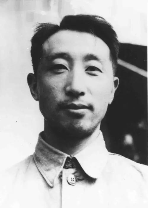 1972年,50多岁老妇到中南海申冤,毛主席怒拍桌子:把叶剑英找来