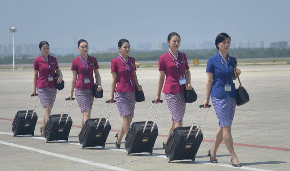 南航空姐一张不堪入目的“不雅照”曝光:女孩,你的底线在哪?