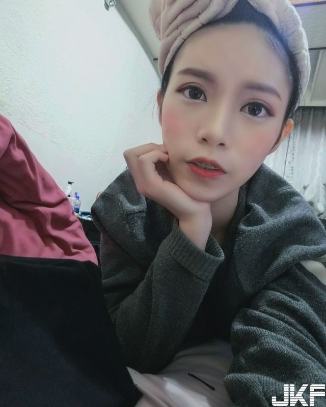 牙套控请进!!!!!长发大眼正妹黄书庭