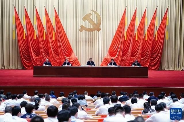 人民日报评论员：严守规矩 增强本领