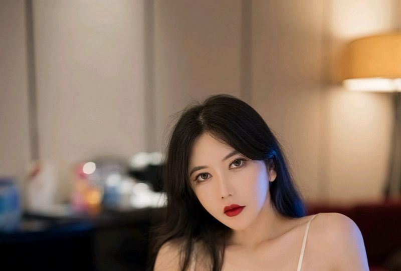心妍小公主长裙包裹与蕾丝睡衣