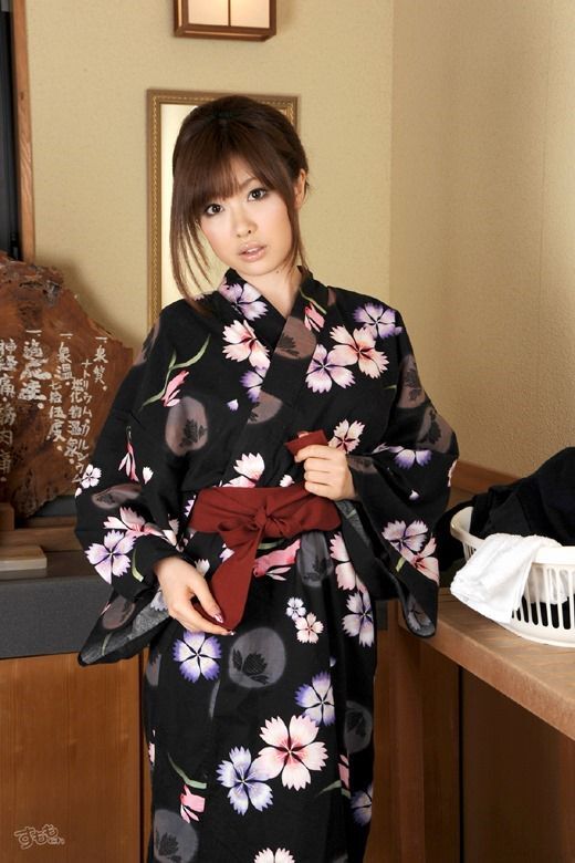 浜崎りお美巨乳ヌード画像