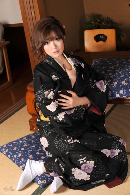 浜崎りお美巨乳ヌード画像