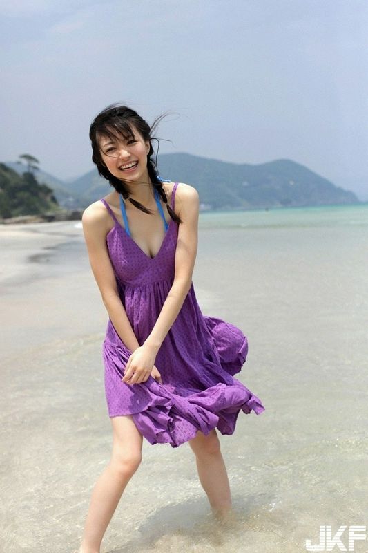 逢沢りな水着・グラビア画像