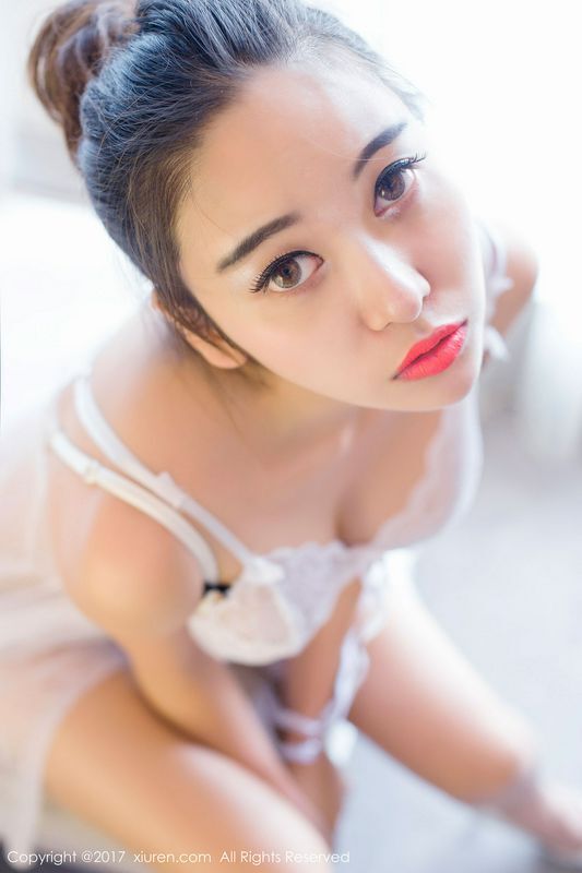掀开衣服露出完美胸器李梓熙海鲜都快跑出来了