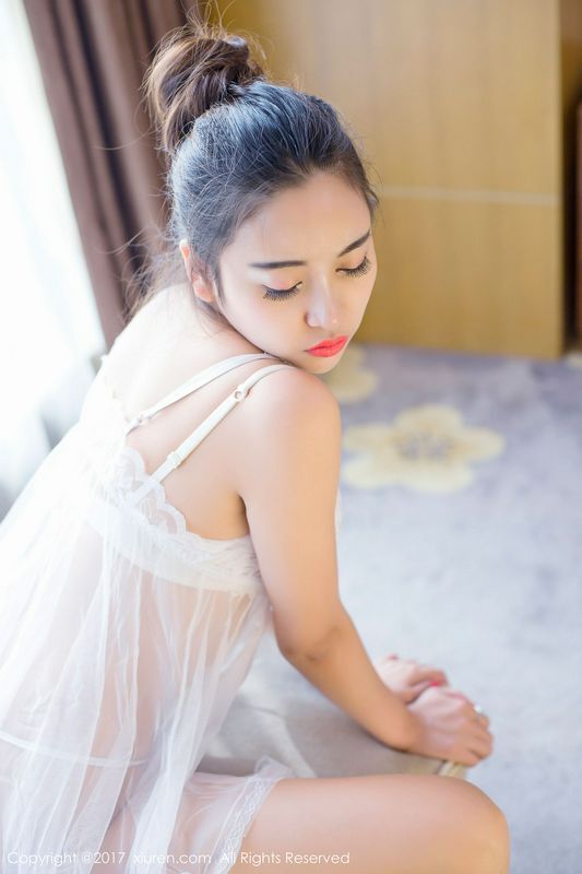 掀开衣服露出完美胸器李梓熙海鲜都快跑出来了