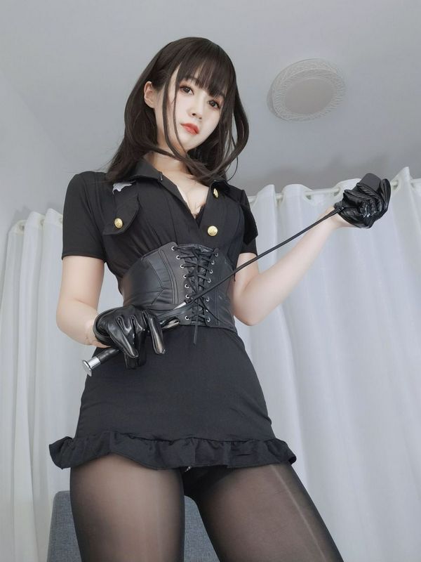 英姿飒爽黑丝袜