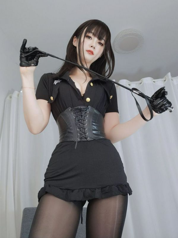 英姿飒爽黑丝袜