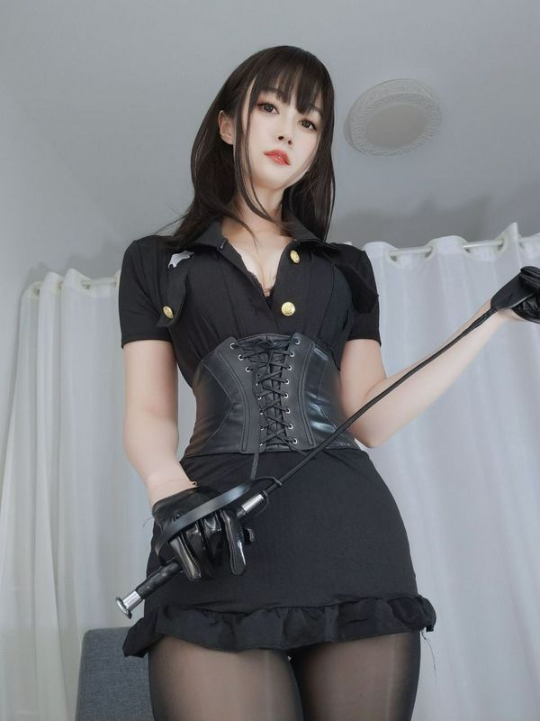 英姿飒爽黑丝袜