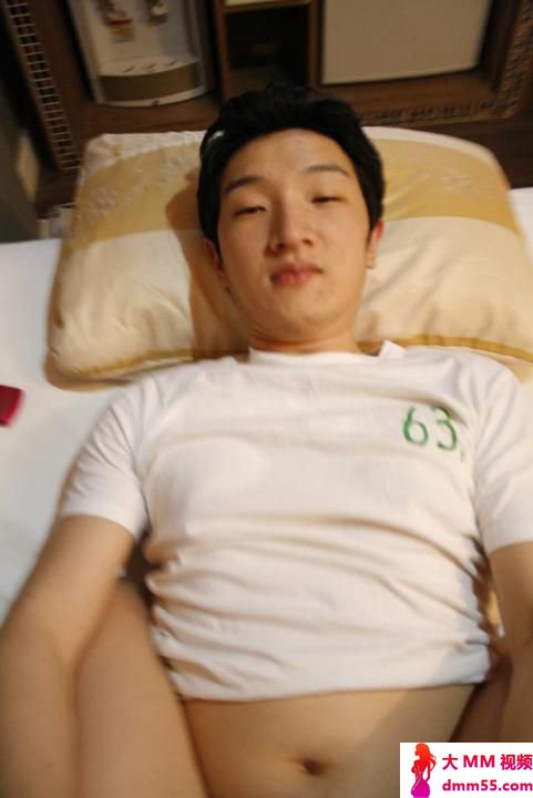 韩国男友召妓自拍流出