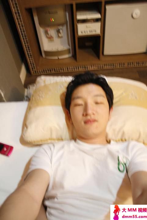 韩国男友召妓自拍流出