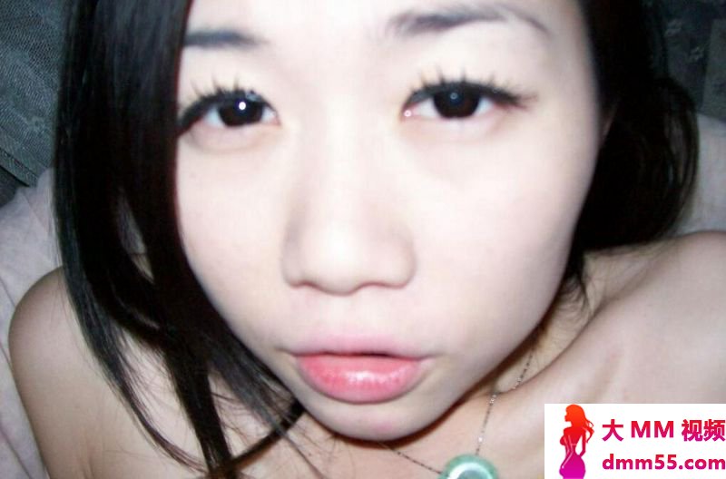 连眼神里都透着骚