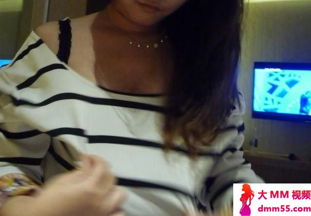 平胸妹的自拍颜射